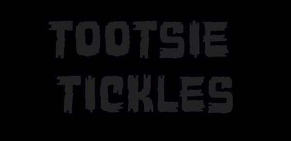  Tootsie Tickles - Stephanie Anders And Sinn Sage